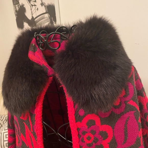 Mink collar tapestry cape - Picture 4 of 4
